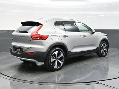 Used 2025 Volvo XC40 B5 Plus image 7