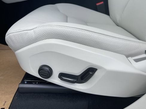 New 2025 Volvo XC90 B6 Plus w/ Protection Package Premier image 10