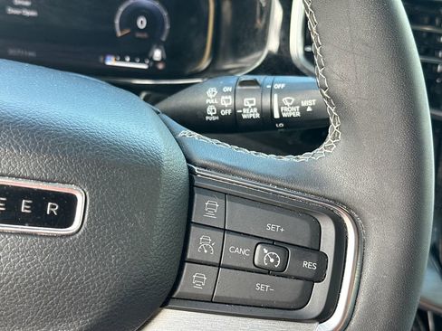 Used 2023 Jeep Wagoneer Series II image 19