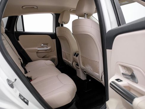 Used 2021 Mercedes-Benz GLA 250 4MATIC image 30