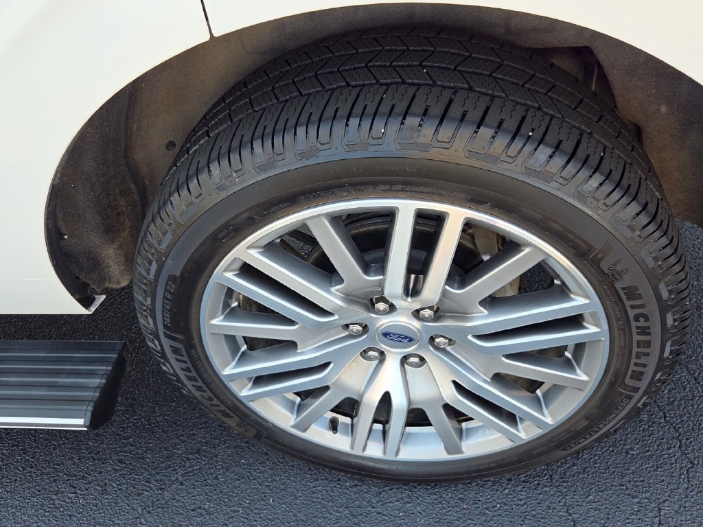 Used 2024 Ford Expedition Platinum AWD/4WD image 14