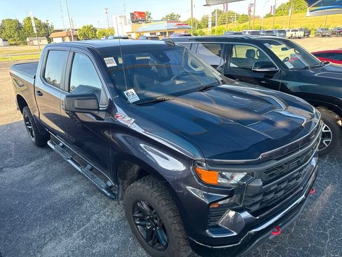 Used 2023 Chevrolet Silverado 1500 Custom Trail Boss AWD/4WD image 17