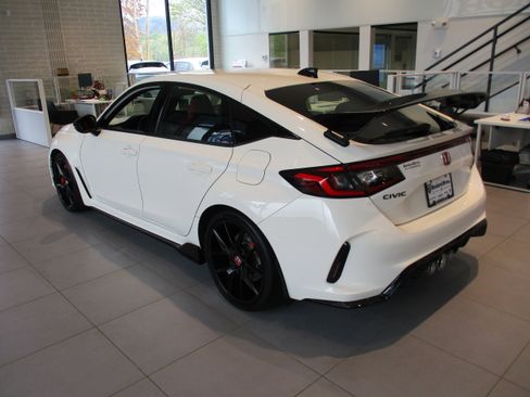Certified 2024 Honda Civic Type R image 6