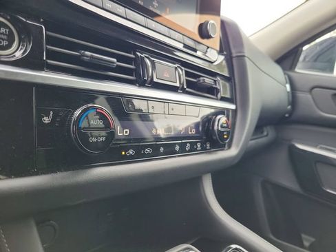 Used 2024 Nissan Pathfinder SV FWD image 23
