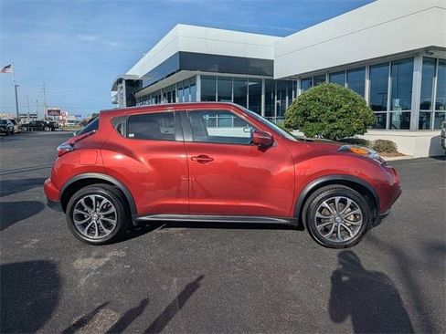 Used 2017 Nissan Juke SV w/ Technology Package image 3