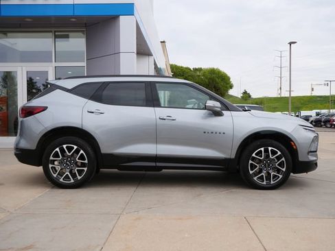 Used 2025 Chevrolet Blazer RS w/ Enhanced Convenience Package AWD/4WD image 8