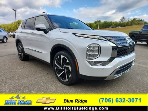 Used 2022 Mitsubishi Outlander SE image 1