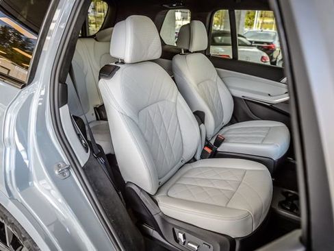 Used 2023 BMW X7 xDrive40i w/ M Sport Package image 52