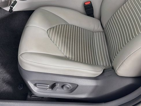 Used 2021 Toyota Camry SE FWD image 21