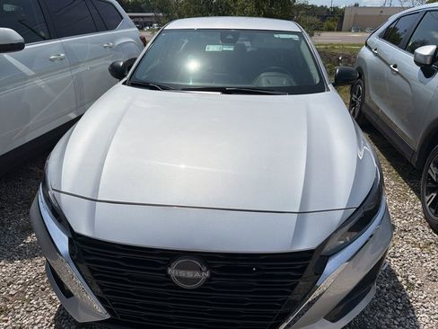 Used 2025 Nissan Altima 2.5 SV AWD/4WD image 2