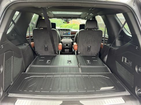 Used 2023 GMC Yukon Denali Ultimate w/ LPO, Floor Liner Package AWD/4WD image 19