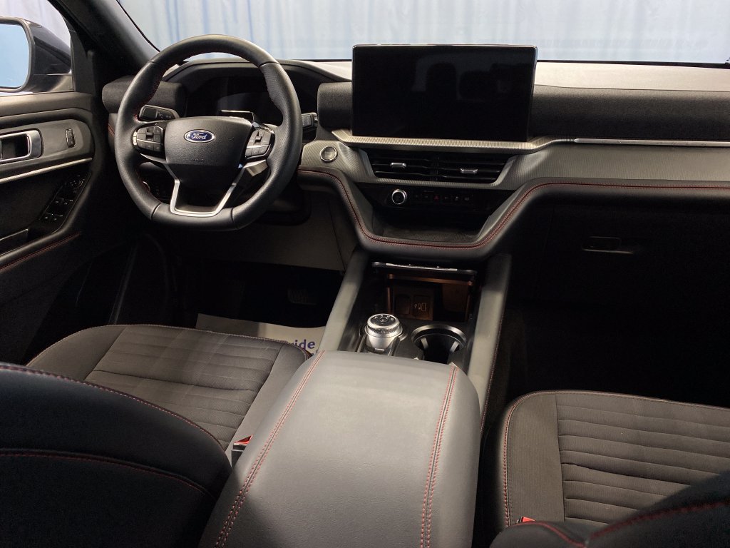 Used 2025 Ford Explorer ST-Line w/ ST-Line Street Pack AWD/4WD image 44