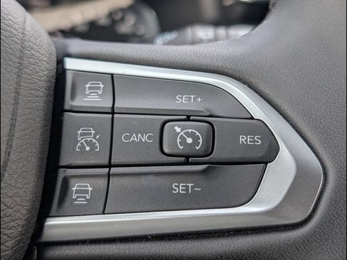 Used 2025 Jeep Compass Limited AWD/4WD image 19