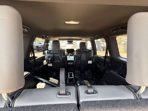 Used 2026 Lexus GX 550 w/ Accessory Package (2T) AWD/4WD image 13