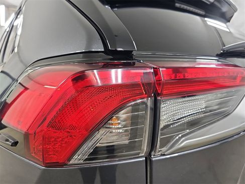 Used 2020 Toyota RAV4 Limited image 42