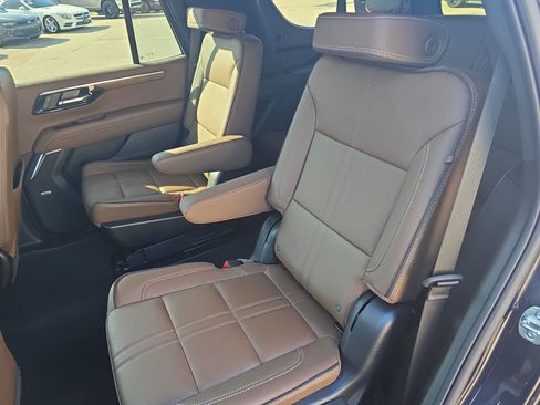 Used 2025 Chevrolet Tahoe High Country image 16