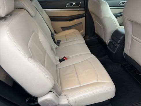 Used 2018 Ford Explorer XLT w/ Equipment Group 202A image 28