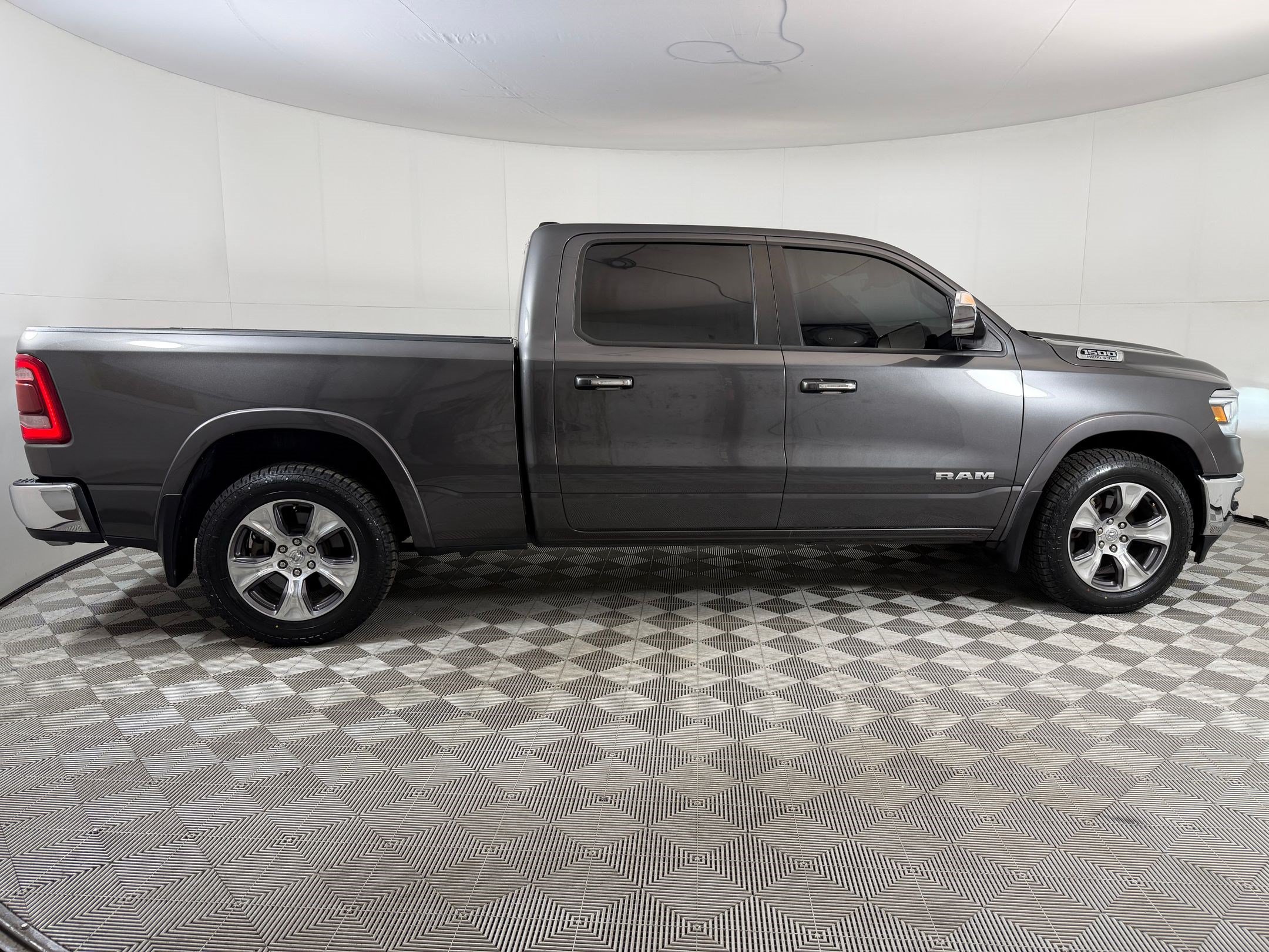 Used 2022 RAM 1500 Laramie AWD/4WD image 8