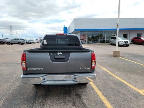Used 2017 Nissan Frontier SV AWD/4WD image 6