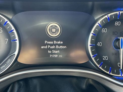 Used 2020 Chrysler Pacifica Touring-L w/ Tire & Wheel Group FWD image 13