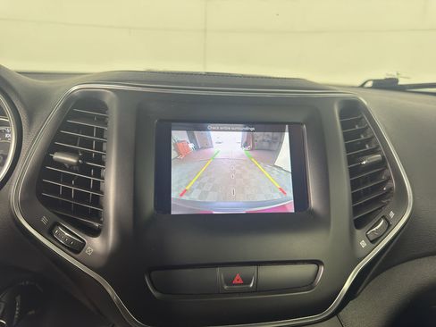 Used 2020 Jeep Cherokee Latitude FWD image 25