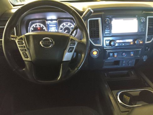 Used 2018 Nissan Titan SV w/ SV Convenience Package image 22