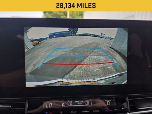 Used 2025 Toyota Sienna XLE FWD image 4