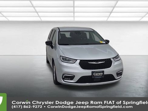 Certified 2024 Chrysler Pacifica Touring-L image 4