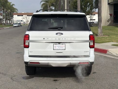 Used 2023 Ford Expedition Max XLT image 5