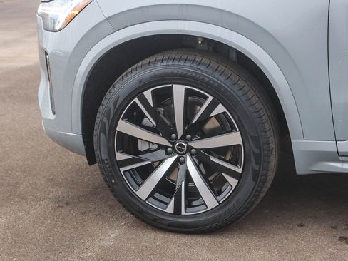 New 2026 Volvo XC90 B5 Core image 9