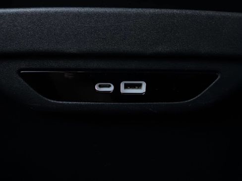 Used 2024 Chrysler Pacifica Touring-L FWD image 16