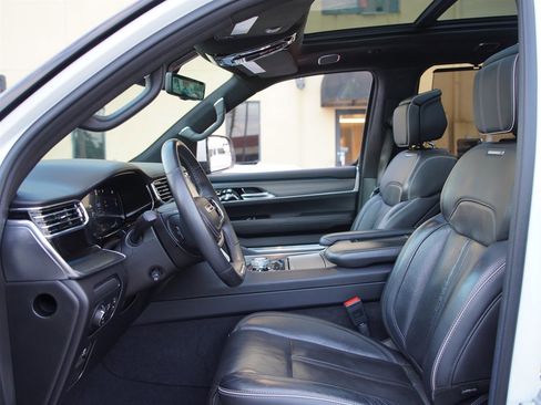 Used 2022 Jeep Grand Wagoneer Series II image 22