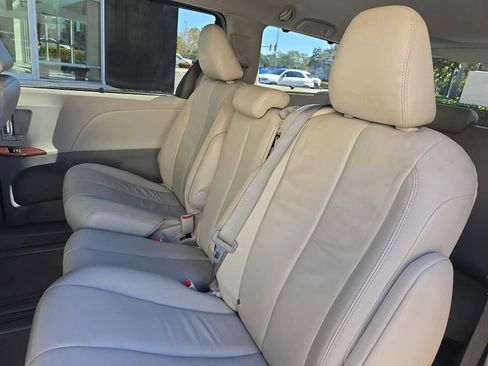 Used 2014 Toyota Sienna XLE image 11