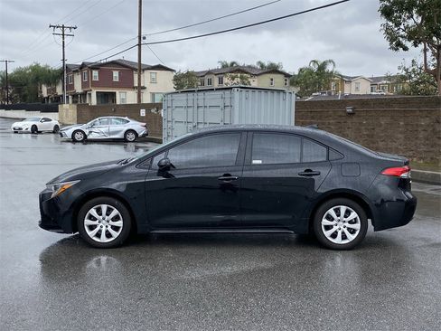 Certified 2025 Toyota Corolla LE image 2