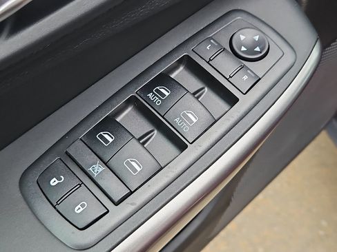 Used 2019 Jeep Cherokee Latitude Plus image 19