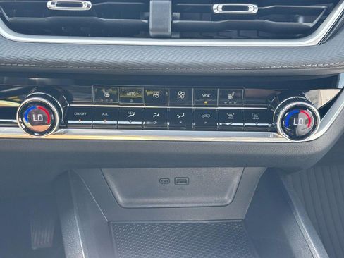 New 2026 Chevrolet Equinox LT w/ Convenience Package II AWD/4WD image 18
