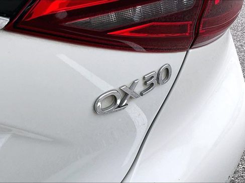Used 2018 INFINITI QX30 Premium w/ Navigation Package FWD image 42