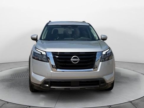 Used 2025 Nissan Pathfinder SV AWD/4WD image 8