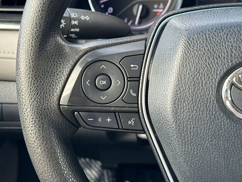 Certified 2018 Toyota Camry LE image 27