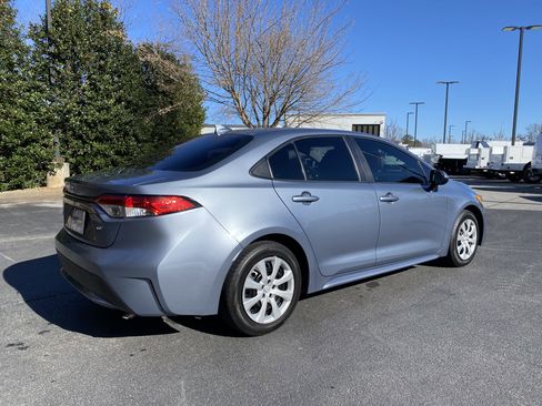 Used 2021 Toyota Corolla LE image 9