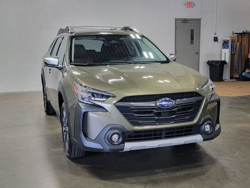 Used 2023 Subaru Outback Touring AWD/4WD image 4