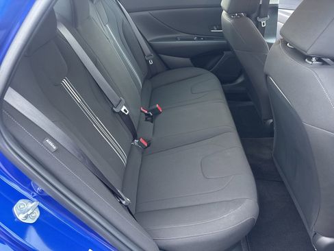 Used 2024 Hyundai Elantra Blue image 17