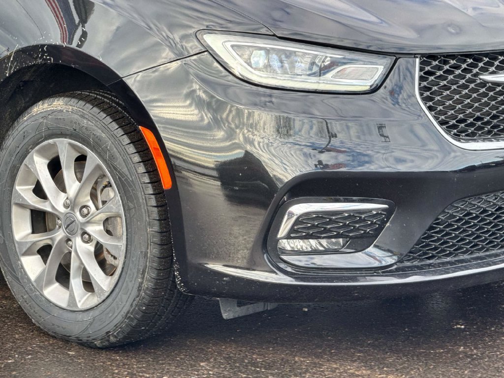 Used 2023 Chrysler Pacifica Touring-L AWD/4WD image 4