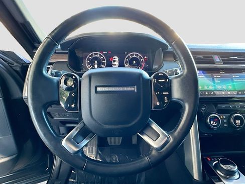 Used 2020 Land Rover Discovery HSE image 11