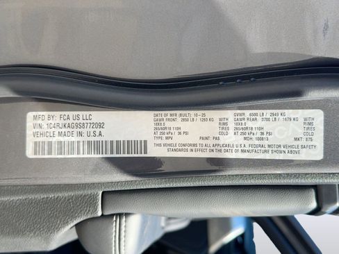 New 2025 Jeep Grand Cherokee L Laredo image 21