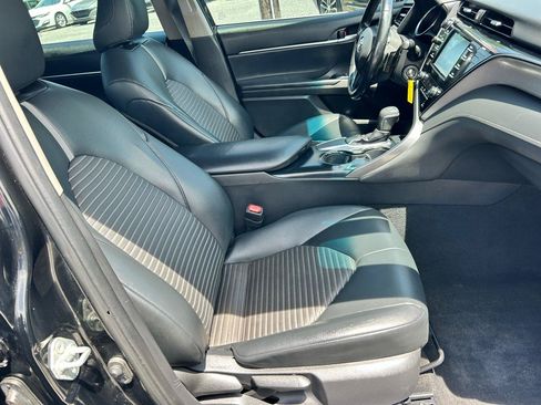 Used 2019 Toyota Camry SE FWD image 9