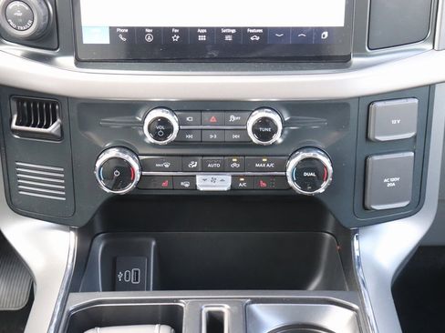 Used 2025 Ford F150 Lightning XLT image 24