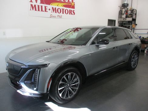 Used 2024 Cadillac Lyriq Sport image 3