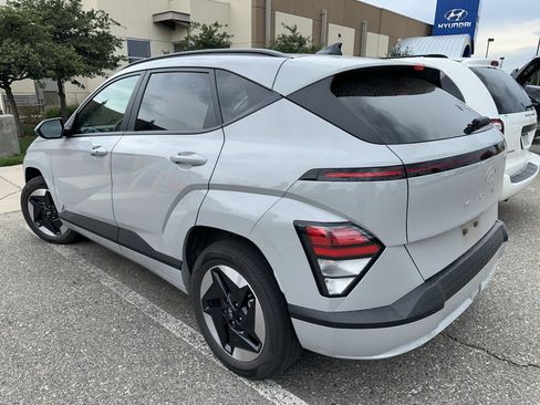 Used 2024 Hyundai Kona SEL FWD image 2