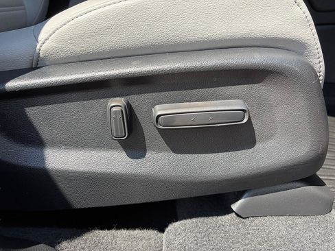 Certified 2022 Honda CR-V Touring image 40
